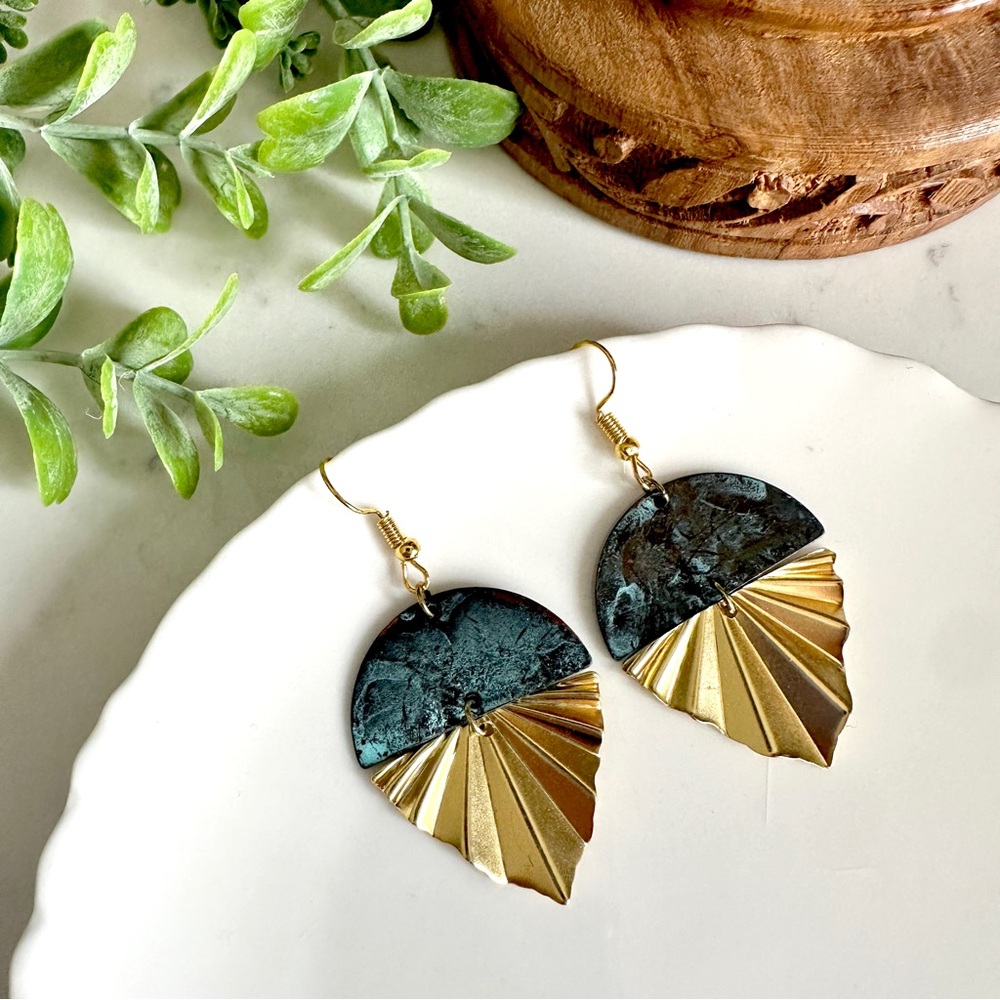 2/$30🌵 Folded Fan Gold Tone Patina Metal Earrings Bohemian Western Jewelry NEW
